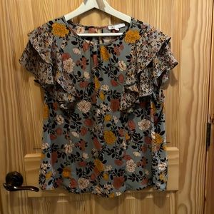 Like new, DR2 ruffle sleeve top